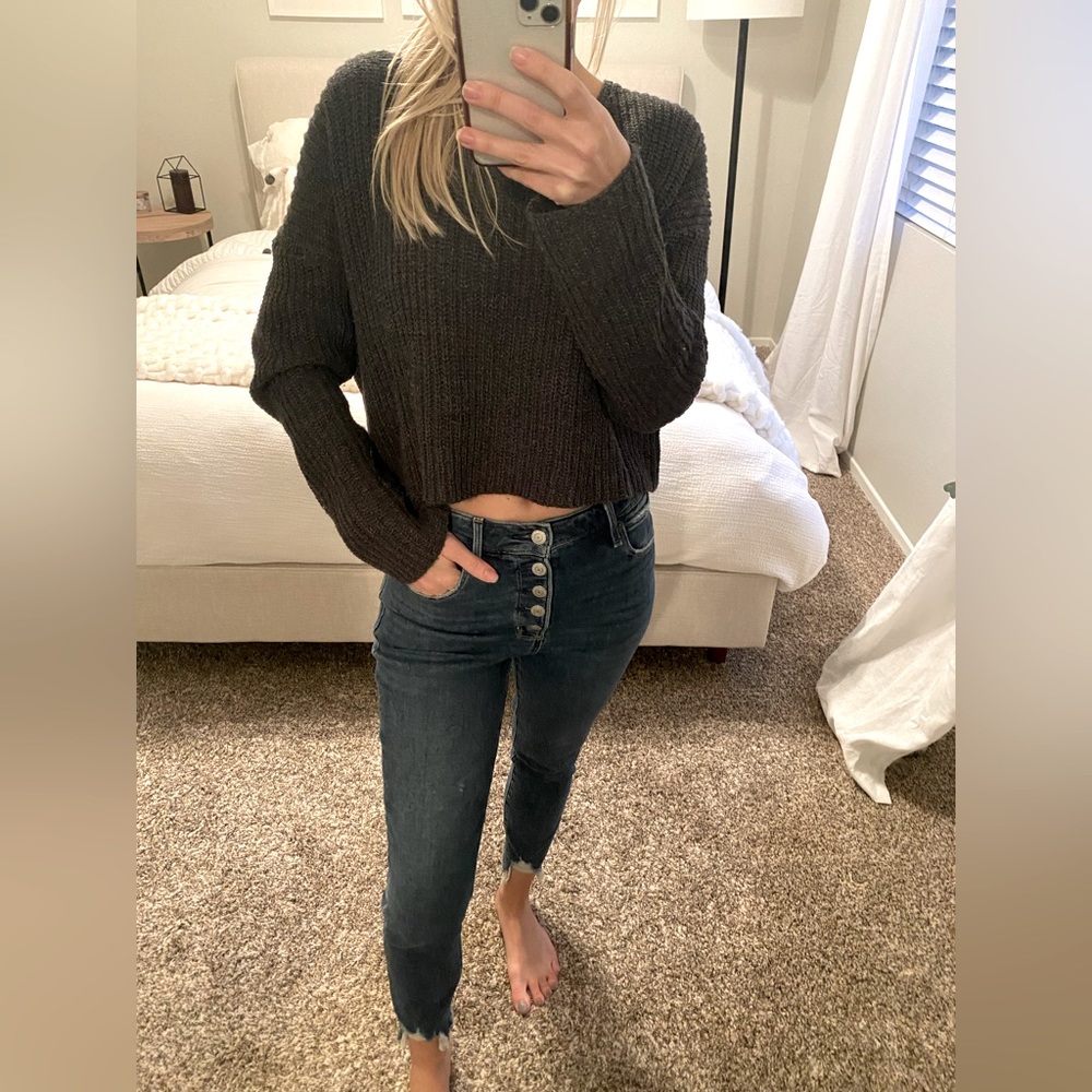 Crop sweater with back detail